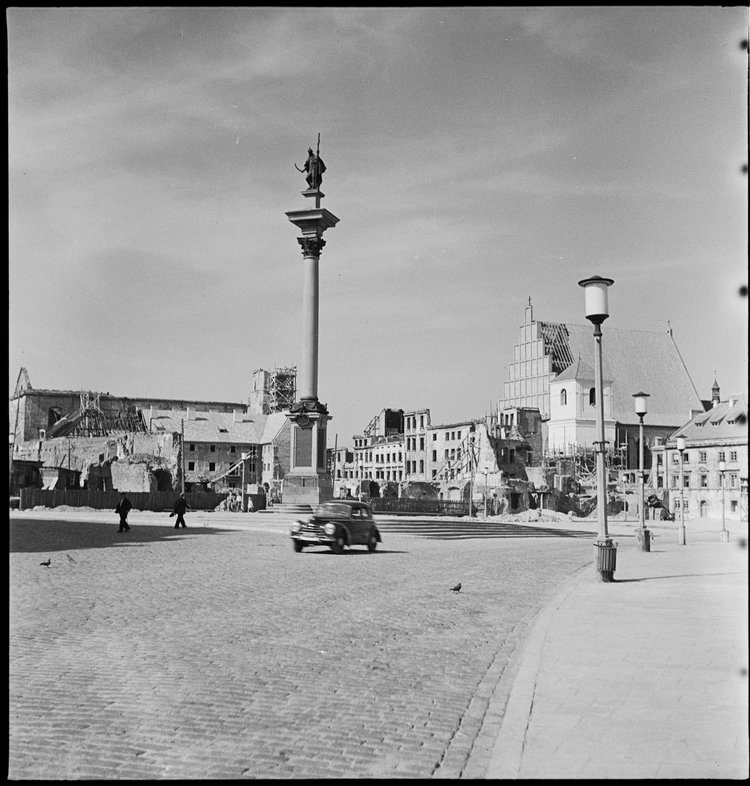 Plac Zamkowy i widok na Stare Miasto