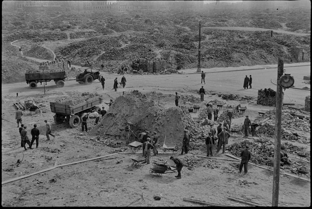 Wywożenie gruzu z terenu byłego getta