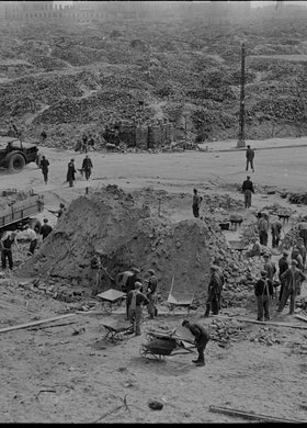 Wywożenie gruzu z terenu byłego getta