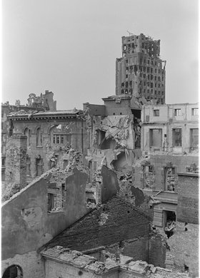 Panorama ruin w rejonie wylotu ulicy Wareckiej na plac Napoleona