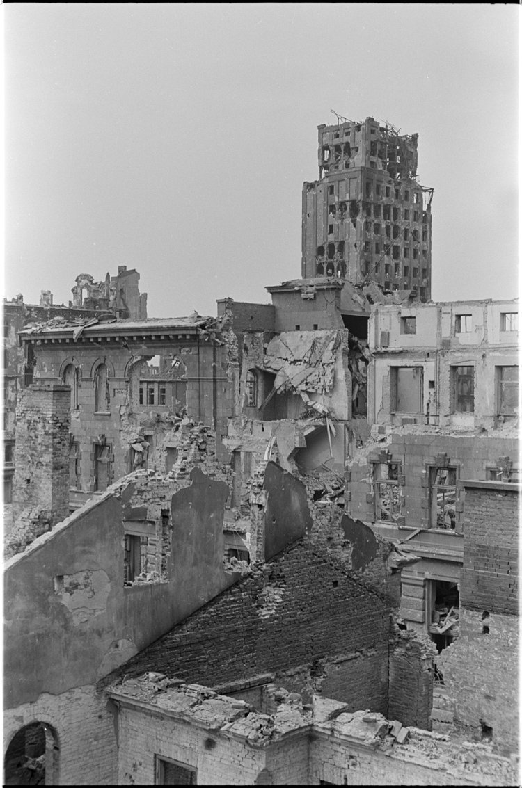 Panorama ruin w rejonie wylotu ulicy Wareckiej na plac Napoleona