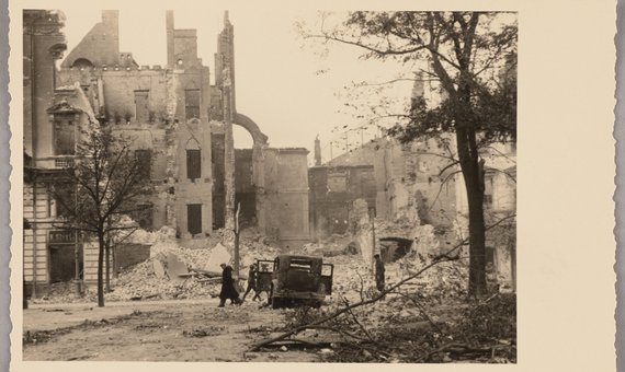 Ruiny kamienic przy ulicy Królewskiej 8 i 10/12