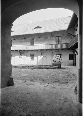 Dziedziniec Dziekanki przy Krakowskim Przedmieściu