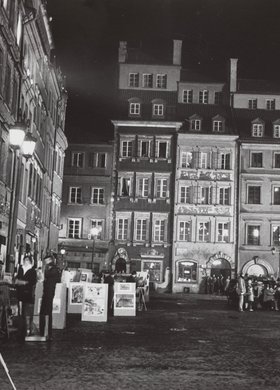 Rynek Starego Miasta w wieczornym oświetleniu