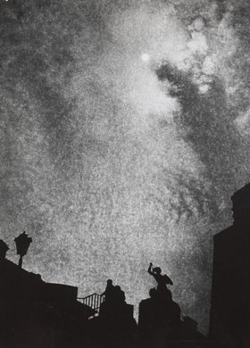 Pomnik Syreny na murach obronnych