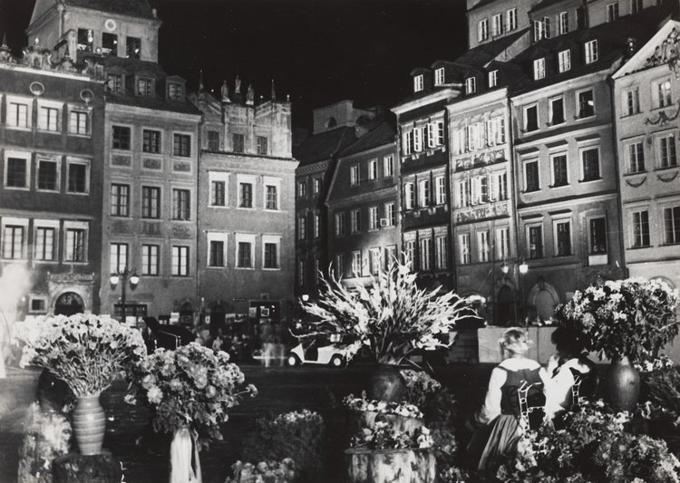 Rynek Starego Miasta w wieczornym oświetleniu