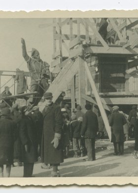 Demontaż pomnika Jana Kilińskiego na placu Krasińskich