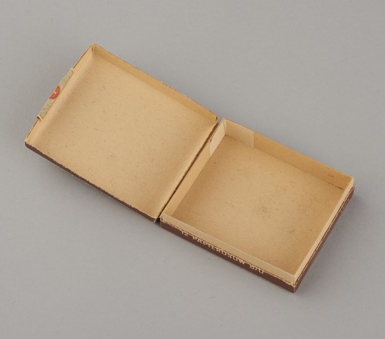 Opakowanie po papierosach W-Z