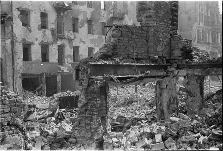 Zniszczenia zabudowy przy ulicy Marszałkowskiej