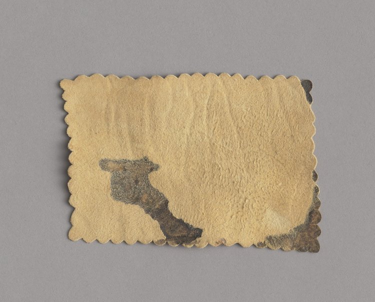 Futerał na okulary, z obrazkiem Matki Boskiej, po powstańcu Andrzeju Wojno