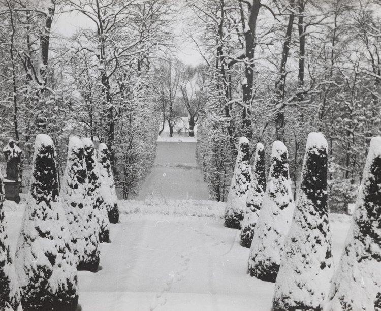 Fragment of the Baroque Garden by the Wilanów Palace in winter