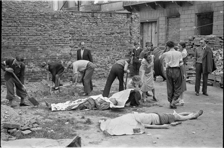 Grzebanie ofiar wybuchu pocisku granatnika