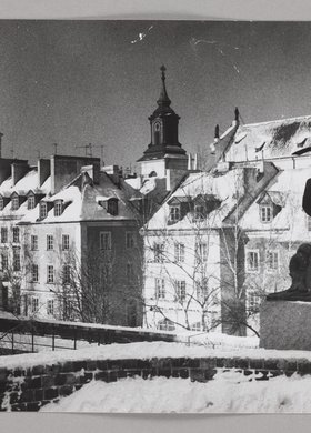 The Mermaid statue on the defensive walls in winter; burgher houses in Mostowa St. in the background