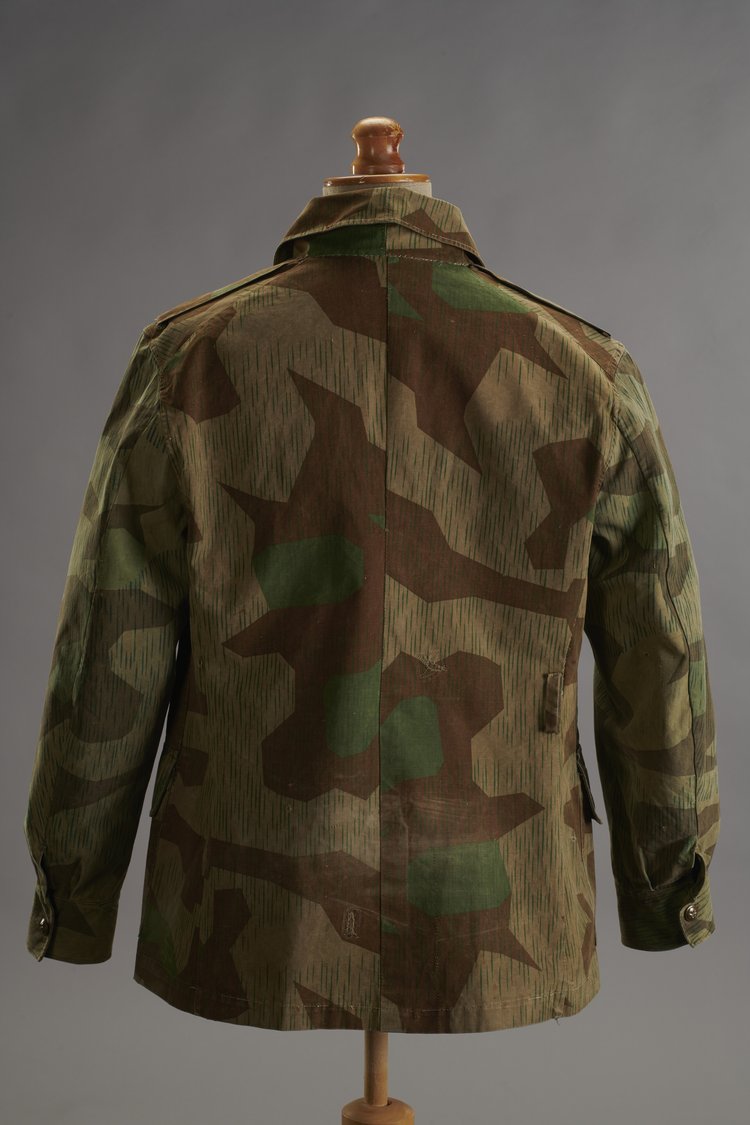 Kurtka maskująca z Wehrmachtu (panterka) sierżanta podchorążego Juliusza Bogdana Deczkowskiego "Laudańskiego"