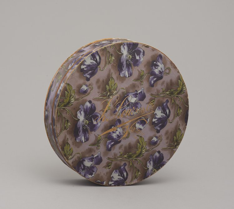 Pudło firmowe cukierni Lourse'a