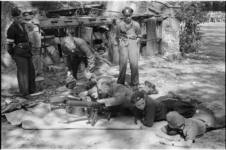 Nauka obsługi karabinu maszynowego MG 08/15