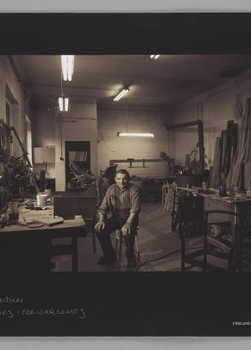 "Stolarz, p. Jerzy Murawski, róg Radzymińskiej i Folwarcznej"