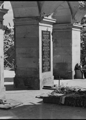 Grób Nieznanego Żołnierza i ruiny Pałacu Saskiego