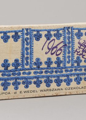 Pudełko po czekoladkach deserowych ZPC 22 Lipca d. E. Wedel z haftem lubelskim