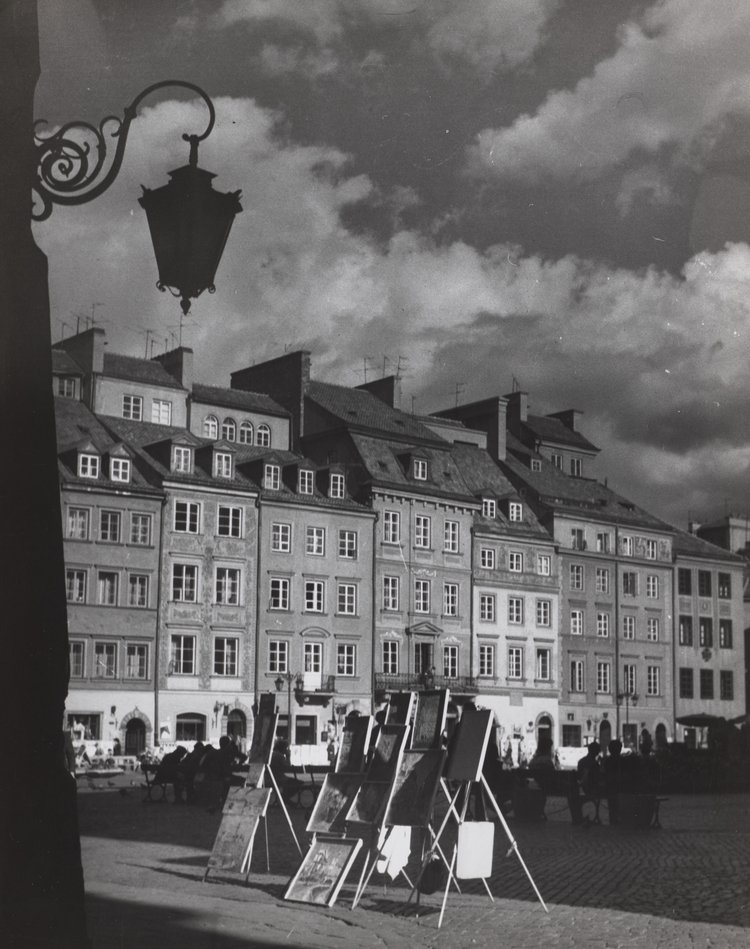 “Painting Gallery” in the Old Town Market Square