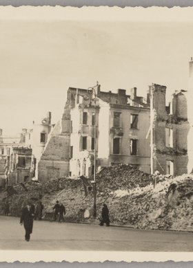 Ruiny zabudowy przy ulicy Wierzbowej