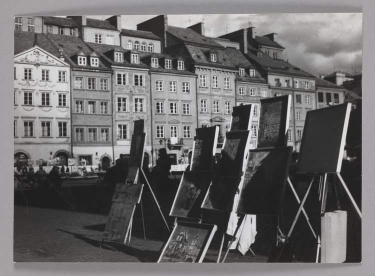 “Painting Gallery” in the Old Town Market Square