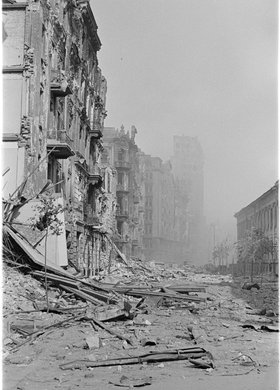 Zniszczenia zabudowy przy ulicy Szpitalnej