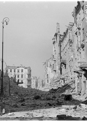 Ruiny zabudowy przy ulicy Wielkiej