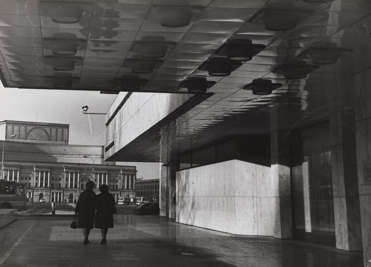 Hotel Victoria i plac Zwycięstwa (ob. marsz. Józefa Piłsudskiego)