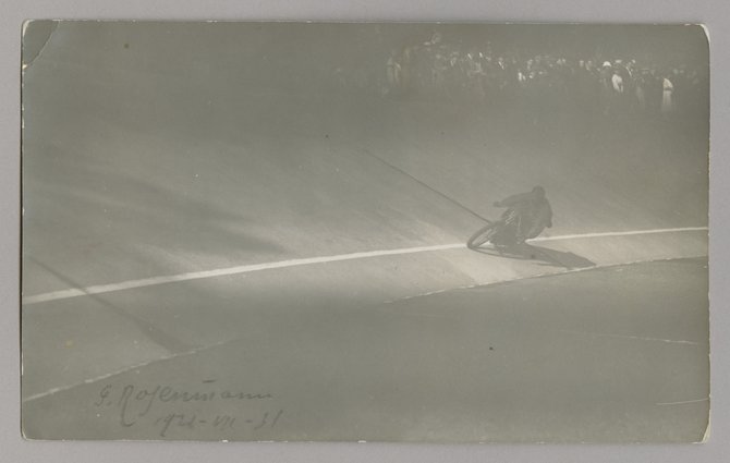 Zawody motocyklowe na Dynasach
