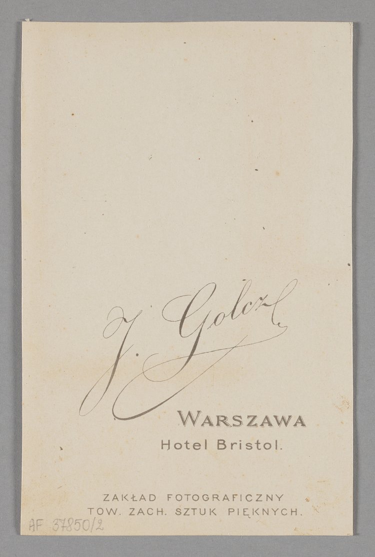Album z fotografiami nauczycieli i uczennic pensji Antoniny Walickiej w Warszawie
