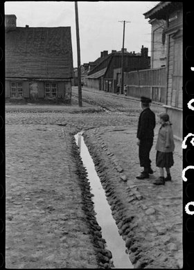 Skrzyżowanie ulic Kacpra Karlińskiego i Józefa Sowińskiego na Woli