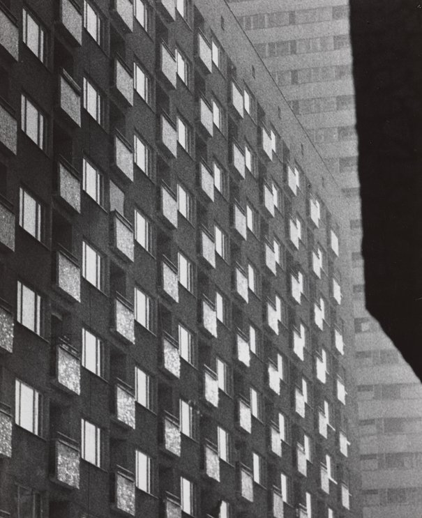 
                     
                     Edward Hartwig, Budynki w Pasażu Śródmiejskim (obecnie: Stefana 'Wiecha' Wiecheckiego), lata 70. XX w.
                     
                     