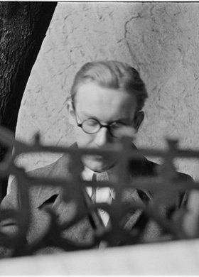 Andrzej Markowski podczas koncertu w ogródku kawiarni "U Aktorek"