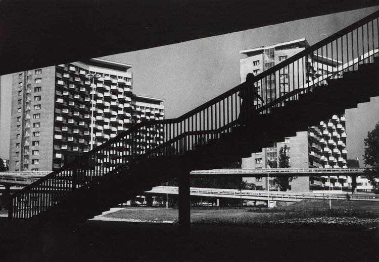 Fragment Trasy Łazienkowskiej i osiedla "Torwar"