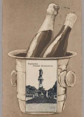 Dwie butelki szampana i pomnik Adama Mickiewicza