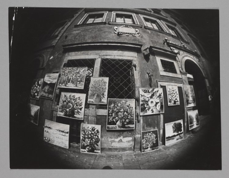 "Galeria" obrazów na fasadzie kamienicy Baryczkowskiej