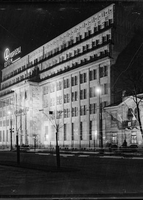 Bank Gospodarstwa Krajowego nocą