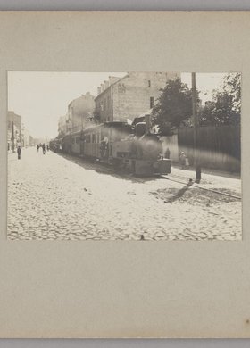 Wąskotorowa kolejka grójecka na ul. Nowoaleksandryjskiej (obecnie. ul. Puławska)