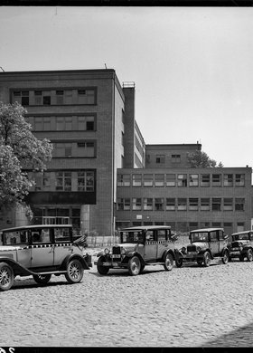 Gmach Związku Ubezpieczeń Pracowników Umysłowych przy ulicy Czerniakowskiej 231