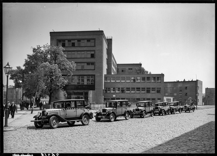 Gmach Związku Ubezpieczeń Pracowników Umysłowych przy ulicy Czerniakowskiej 231