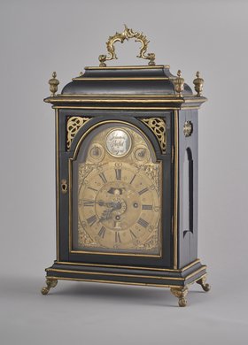 Zegar szafkowy typu bracket