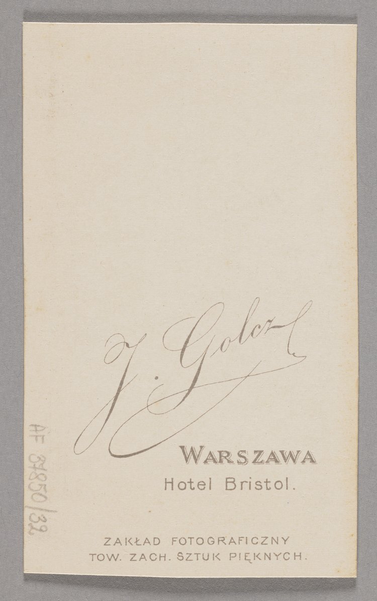 Album z fotografiami nauczycieli i uczennic pensji Antoniny Walickiej w Warszawie