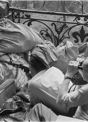 Stanowisko strzeleckie na balkonie w Alejach Jerozolimskich 22