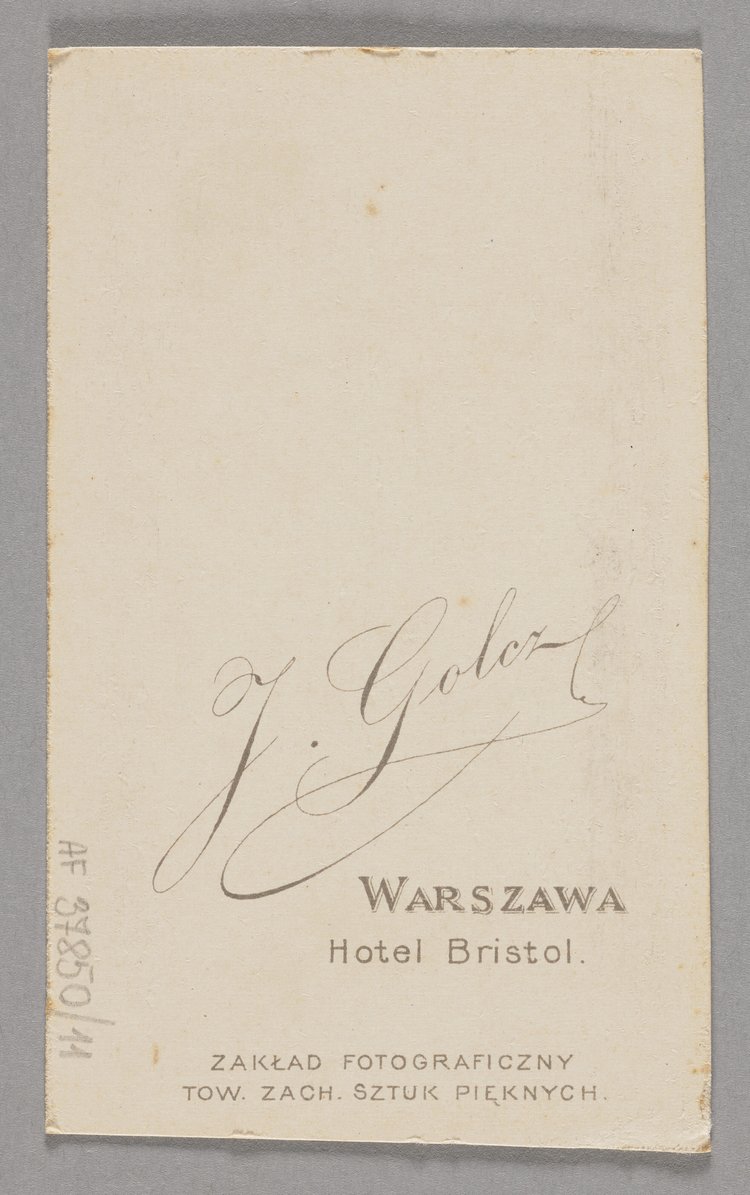 Album z fotografiami nauczycieli i uczennic pensji Antoniny Walickiej w Warszawie