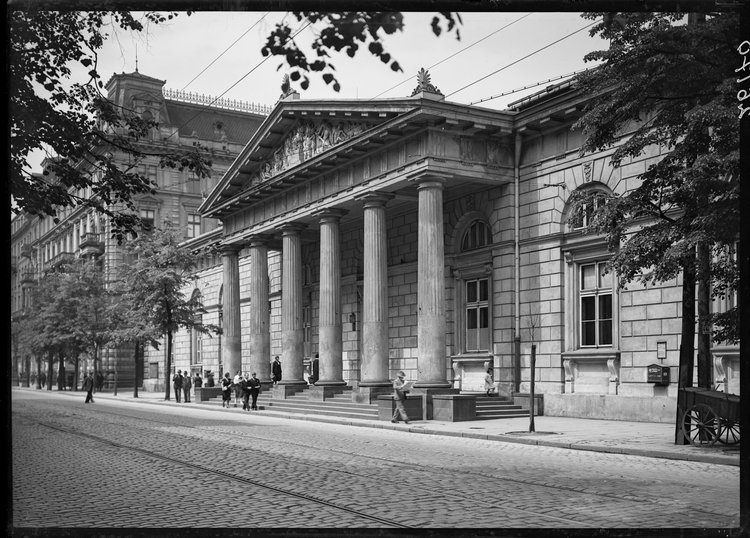 Gmach Giełdy przy ulicy Królewskiej 14