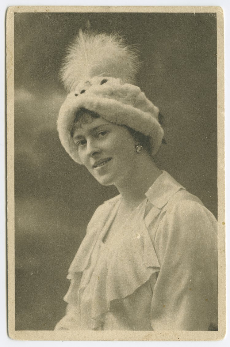 Portret aktorki i śpiewaczki Lucyny Messal (właściwie Lucyna Mischal-Sztukowska)