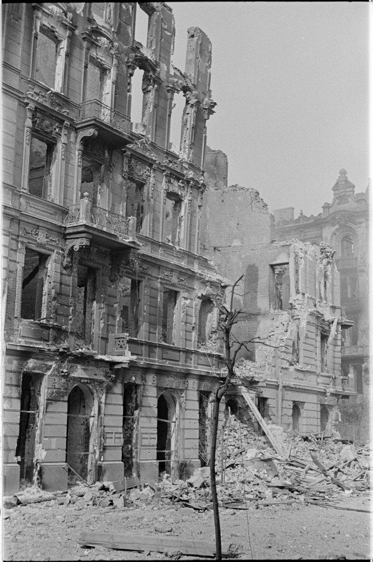 Ruiny kamienicy przy ulicy Szpitalnej 9