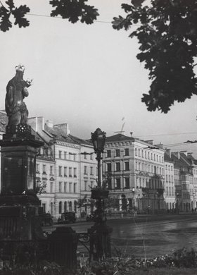 Statue of the Virgin Mary of Passau on Krakowskie Przedmieście Street