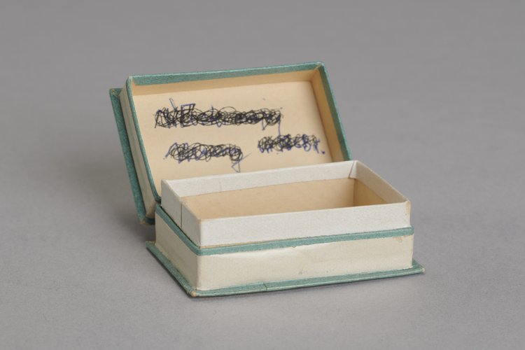 Kalendarz kieszonkowy na 1924 rok oraz kartka z widokiem Domu Towarowego Bracia Jałkowscy